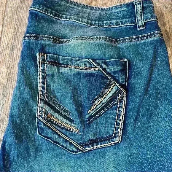 Maurices Womens Plus Size Cut Off Jeans Size 24 - Picture 3 of 10